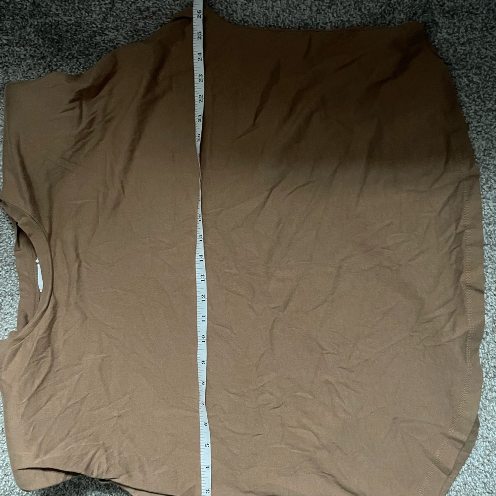 Good American Strong Shoulder Tank Taupe 4 - Picture 8 of 10